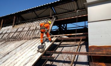 4-rope-access-monteren-op-hoogte-herstelwerk-alpinisten