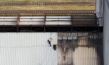 5-rope-access-monteren-op-hoogte-herstelwerk-alpinisten