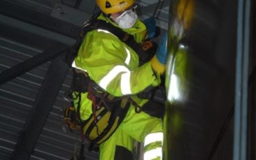 1-Rope-access-tank-cleaning-Abseiltechnieken-tank-reiniging-2016-e1490189745682