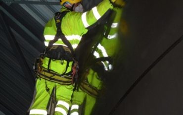 2-Rope-access-tank-cleaning-Abseiltechnieken-tank-reiniging-2016-e1490189739957