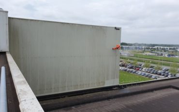 1 Gevelreiniging op hoogte door Abseiltechnieken rope access