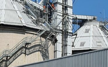 1-Rope-access-spot-repair-Eneco-Abseiltechnieken.jpg