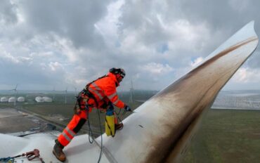 5-Abseiltechnieken-rope-access-reiniging-windmolens.jpg