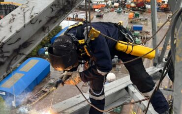 7-rope-access-crane-spot-repair-Damen-Shiprepair-Amsterdam-2022.jpg