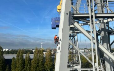 8-rope-access-crane-spot-repair-Damen-Shiprepair-Amsterdam-2022.jpg