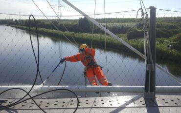 2 Abseiltechnieken brug reinigen boven water rope access