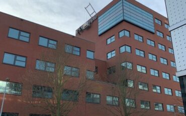 2 Abseiltechnieken onderhoud op hoogte lichtreclame Almere