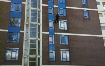 3 Abseiltechnieken gevelreiniging boven water