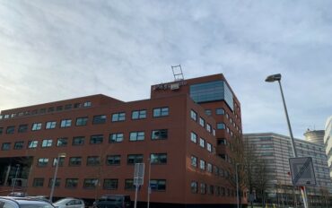 3 Abseiltechnieken onderhoud op hoogte lichtreclame Almere