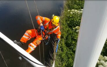 4 Abseiltechnieken brug reinigen boven water rope access