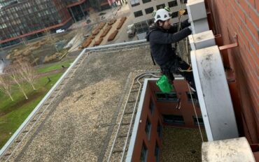 4 Abseiltechnieken onderhoud op hoogte lichtreclame Almere