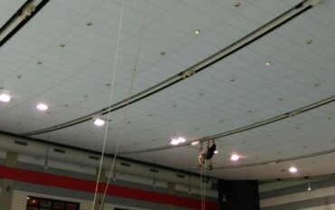 4 Zwembad onderhoud boven water inspectiewerk abseiltechnieken