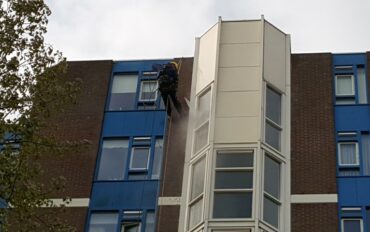 5 Abseiltechnieken gevelreiniging boven water