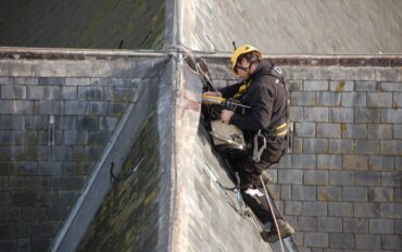 2 abseiltechnieken onderhoud op hoogte rope access monumentenzorg