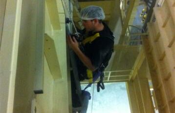 4 industrieele reiniging op hoogte productieruimte abseiltechnieken