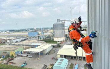 1 Gevel op hoogte inspecteren en abseiltechnieken rope access-800x600