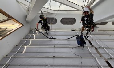 2 Reinigen atrium op hoogte amsterdam abseiltechnieken rope access