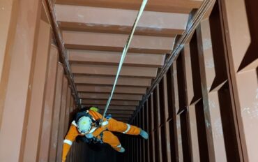 5 Onderhoud besloten ruimte tank silo luchtkanaal standby rescue rope access abseiltechnieken- medium